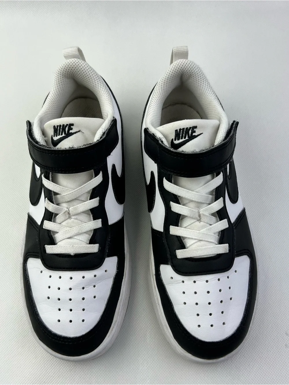 Nike Unisex Kids Low Top Hook & Loop Sneakers Black/White Size 2Y